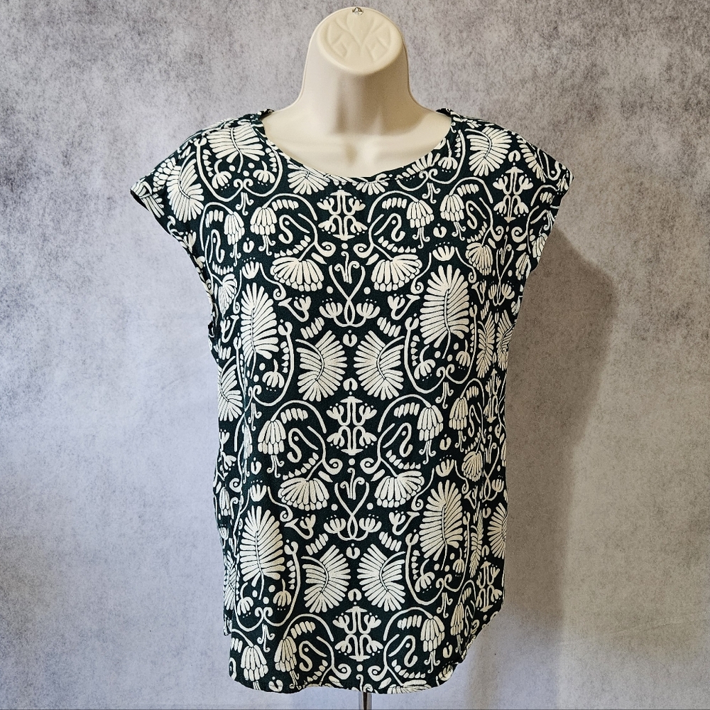 H&M Sleeveless Keyhole Blouse - Picture 2 of 10